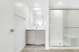 5820 La Mirada Ave in Los Angeles, CA - Building Photo - Building Photo