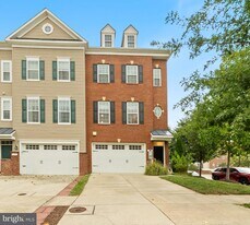 302 Black Sky Ln in Pasadena, MD - Building Photo
