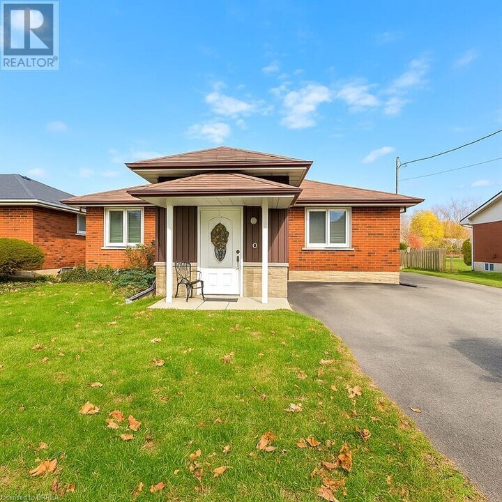 62 Oakhill Dr in Brantford, ON - Building Photo