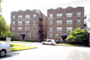 Montgomery Arms in Bloomfield, NJ - Building Photo