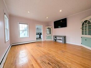 293 Pequot Ave in New London, CT - Building Photo - Building Photo