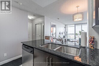 225 Sherway Gardens Rd in Toronto, ON - Building Photo - Building Photo