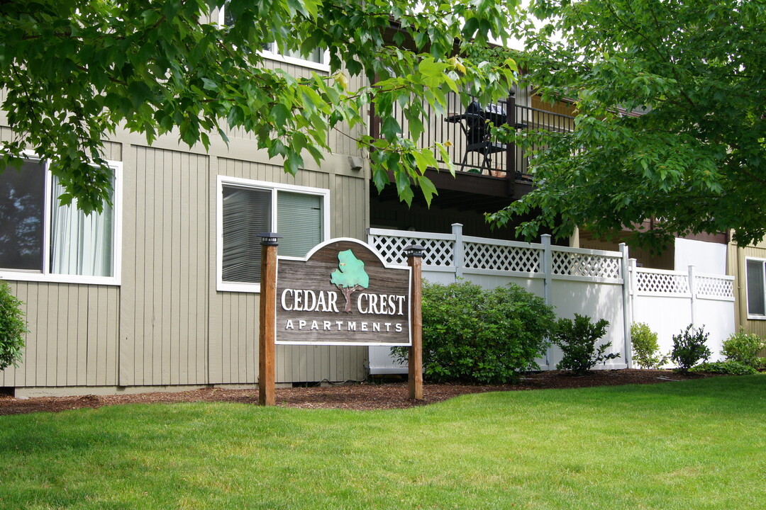 Cedar Crest Apartments in Salem, OR - Foto de edificio