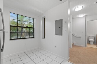 390 City View Dr in Fort Lauderdale, FL - Building Photo - Building Photo
