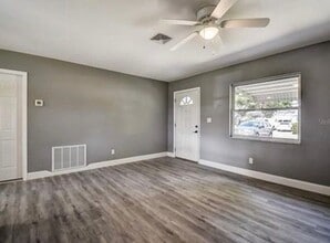 6418 43rd Ave N in Kenneth City, FL - Building Photo - Building Photo