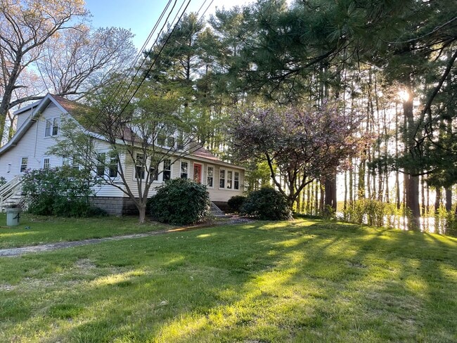 122 W Central St, Unit Apt2 in Natick, MA - Foto de edificio - Building Photo