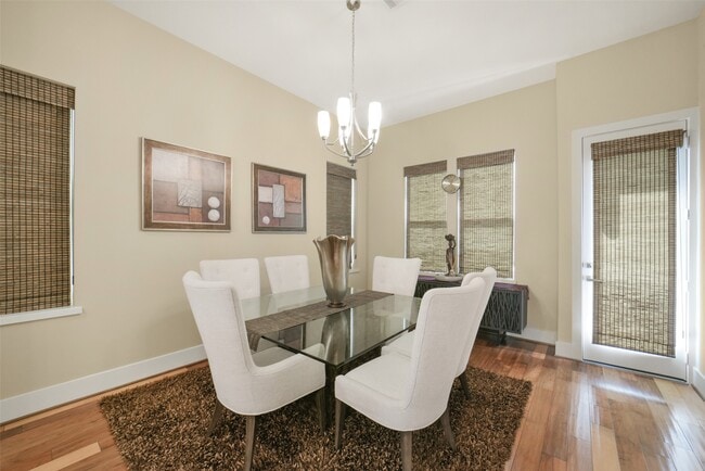 property at 5425 Hidalgo St