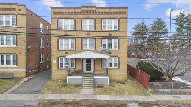 613-615 W Main St in New Britain, CT - Building Photo - Building Photo