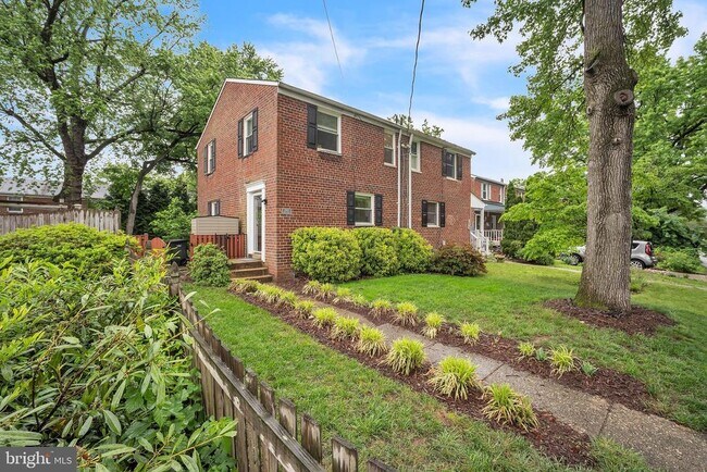 property at 2901 Mosby St