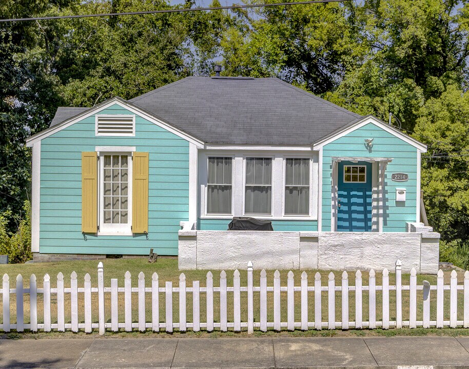 2214 Oak St in Vicksburg, MS - Foto de edificio