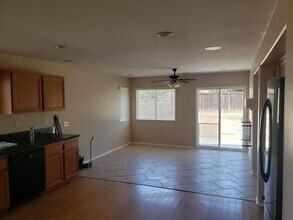 27670 Hollyoak Way in Menifee, CA - Foto de edificio - Building Photo