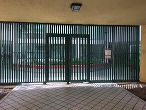 11800 SW 18th St in Miami, FL - Foto de edificio - Building Photo