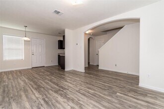 672 Fallow Ln in Alvin, TX - Building Photo - Building Photo