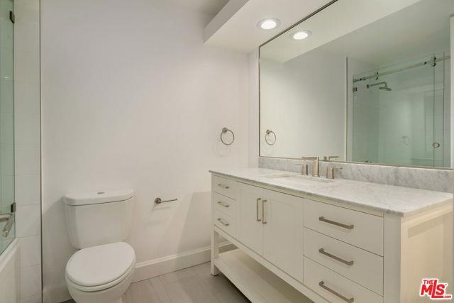 property at 211 S Spalding Dr