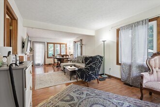 1013 Marlbank Dr in Yorktown, VA - Building Photo - Building Photo