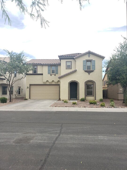 1195 E Canyon Creek Dr in Gilbert, AZ - Building Photo