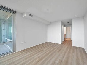 9715 Woods Dr, Unit 1301 in Skokie, IL - Building Photo - Building Photo