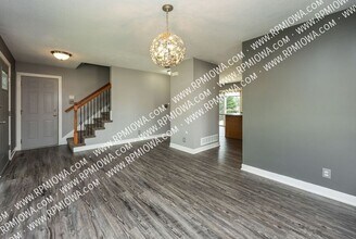 900 SE Woodbine Dr in Grimes, IA - Building Photo - Building Photo