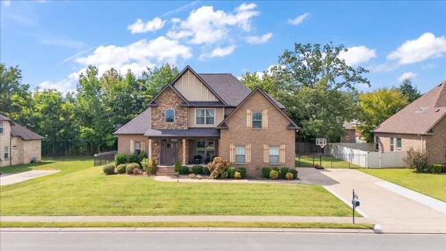 property at 525 Piccadilly Dr