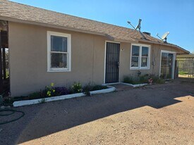 500 W Apache St in Wickenburg, AZ - Building Photo