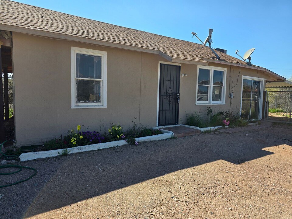 500 W Apache St in Wickenburg, AZ - Building Photo