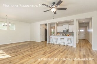 3376 NW 14th Ave in Meridian, ID - Foto de edificio - Building Photo