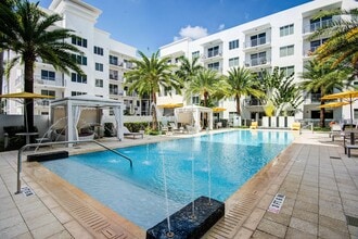 Windsor at Pembroke Gardens in Pembroke Pines, FL - Foto de edificio - Building Photo