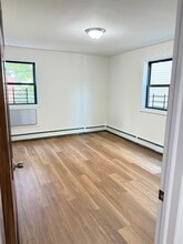 1207 30th Dr, Unit 2 in Astoria, NY - Foto de edificio - Building Photo