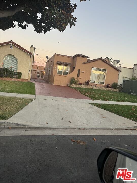 7818 Dalton Ave in Los Angeles, CA - Building Photo