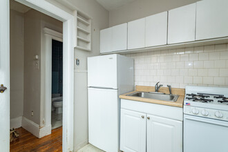30 Revere St, Unit 8 in Boston, MA - Foto de edificio - Building Photo