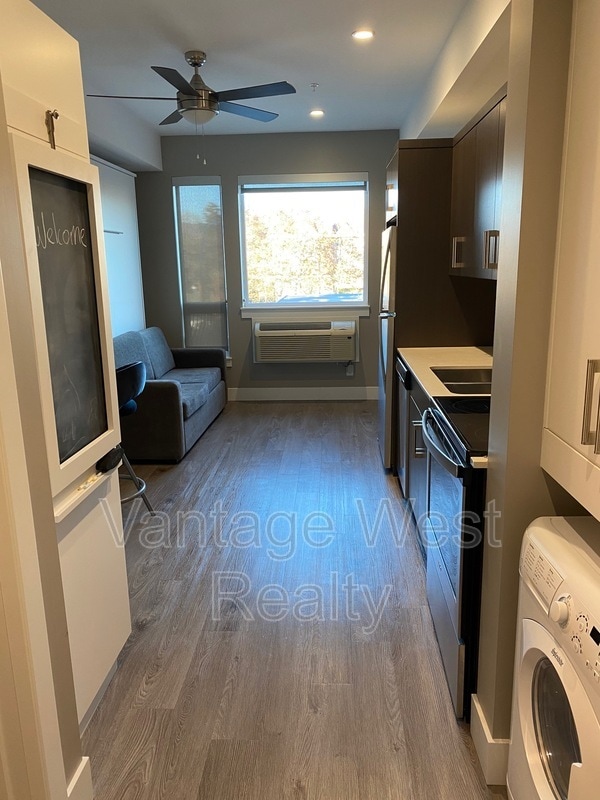 925-925 Leon Ave in Kelowna, BC - Building Photo - Building Photo