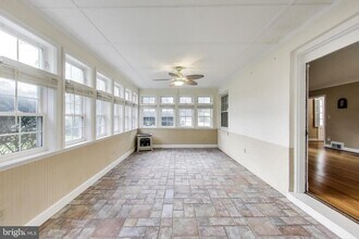 9326 W Parkhill Dr in Bethesda, MD - Building Photo - Building Photo