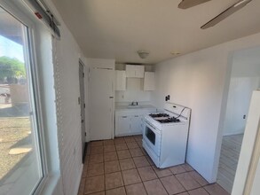 2860 N Alvernon Way in Tucson, AZ - Building Photo - Building Photo