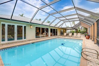 675 Harbour Dr in Naples, FL - Building Photo - Building Photo