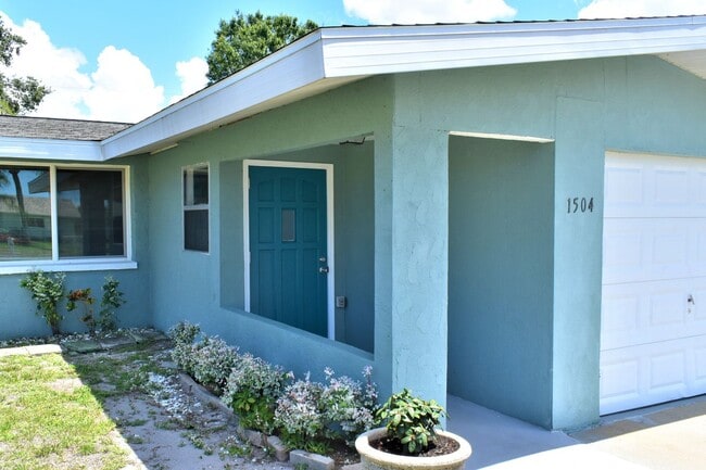 1504 Overbrook Rd in Englewood, FL - Building Photo - Building Photo