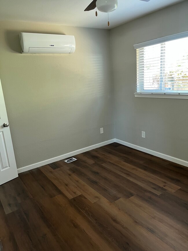 198 Globe Ave in Sacramento, CA - Building Photo - Building Photo