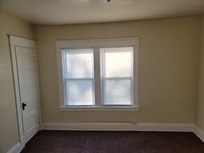 9715 Parkgate Ave in Cleveland, OH - Building Photo - Building Photo