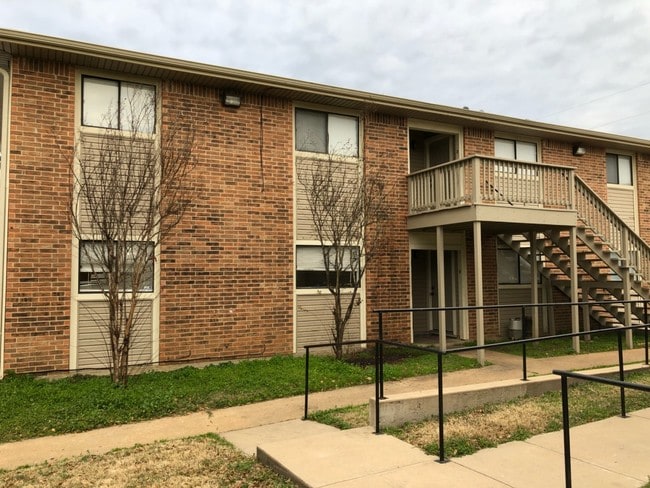 802 W 2nd St, Unit Apt D