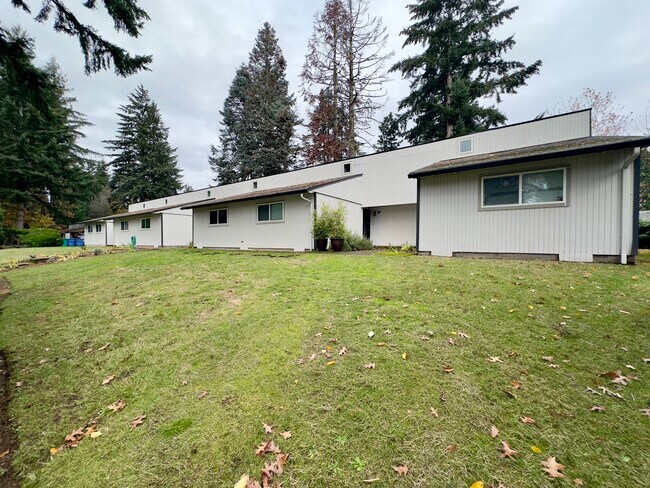 Coast Pines in Vancouver, WA - Building Photo - Building Photo