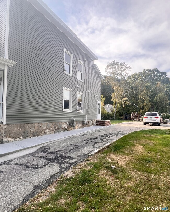 5 Pinehurst Ave in Waterbury, CT - Building Photo - Building Photo