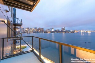 45 Lewis St, Unit 513 in Boston, MA - Building Photo