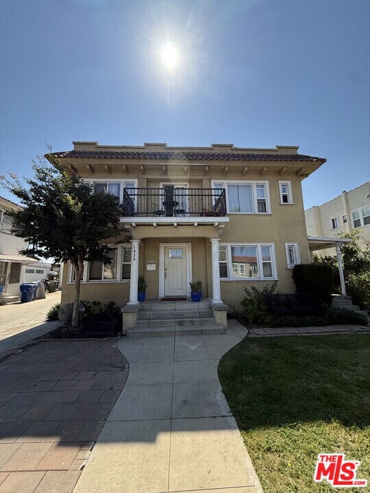 1436 S Norton Ave in Los Angeles, CA - Building Photo