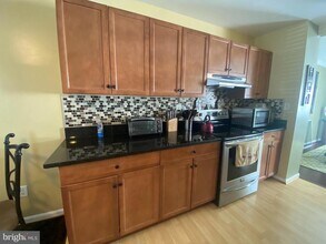 8207 Stationhouse Ct in Lorton, VA - Building Photo - Building Photo