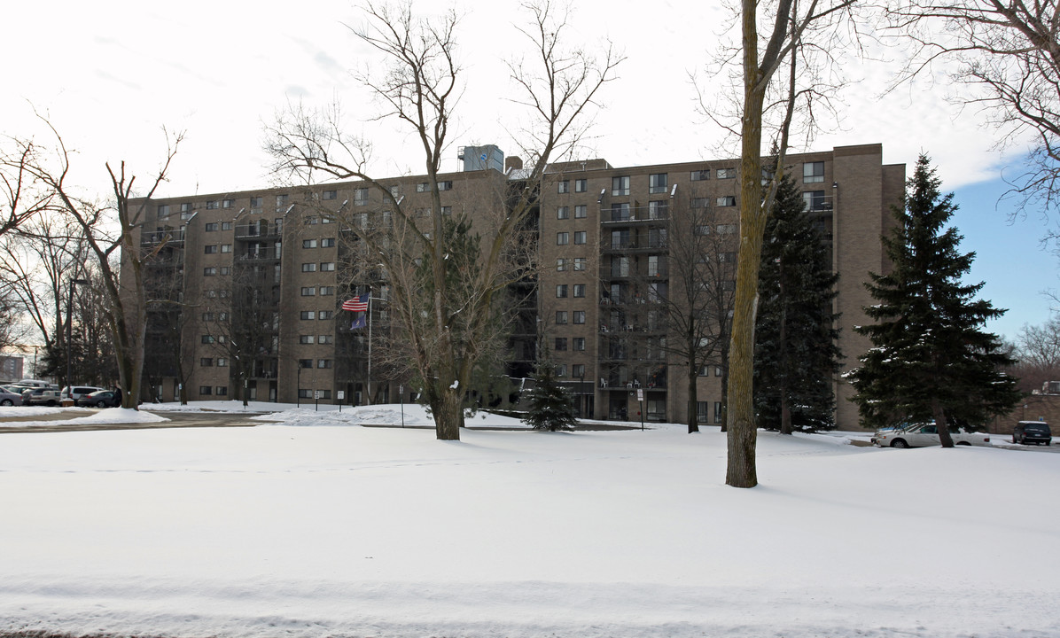 Madison Tower in Madison Heights, MI - Building Photo