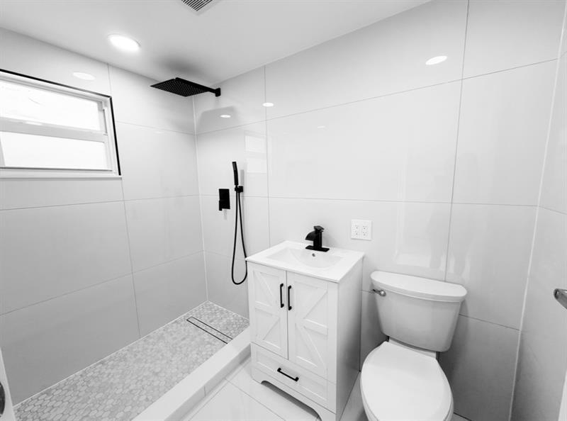 320 Sunshine Dr in Coconut Creek, FL - Building Photo