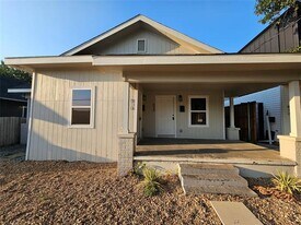 808 W 10th St in Dallas, TX - Building Photo