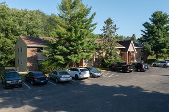 Rolling Pines Apartments in Richland, MI - Foto de edificio - Building Photo