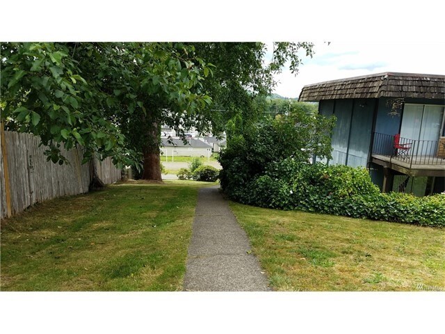 Olympic Manor in Montesano, WA - Foto de edificio - Building Photo