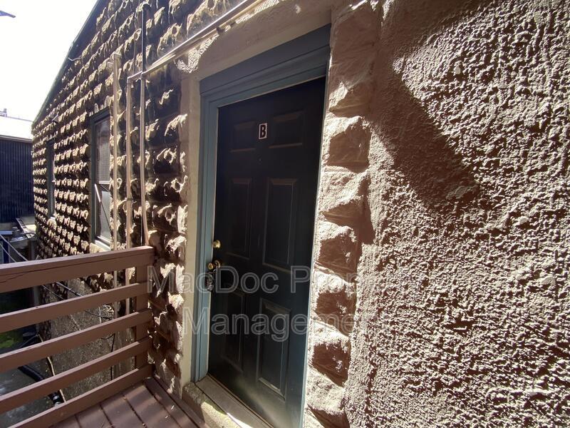 806 Caroline St in Fredericksburg, VA - Building Photo