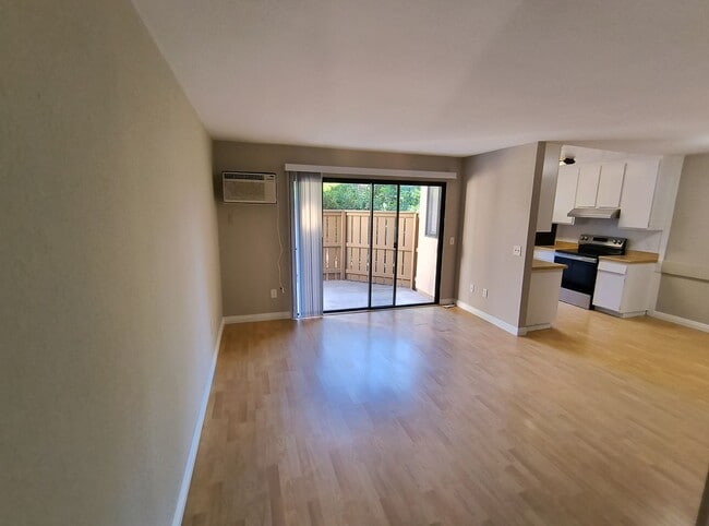 10333 Caminito Aralia in San Diego, CA - Building Photo - Building Photo